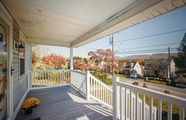 917 Sherwood Ave photos photos