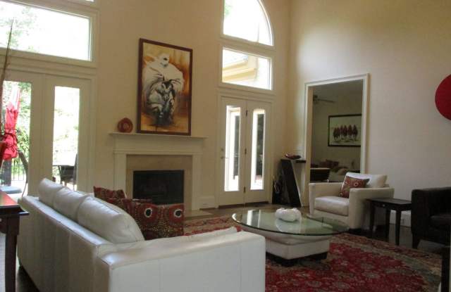 6914 Linkside Court Gallery 2
