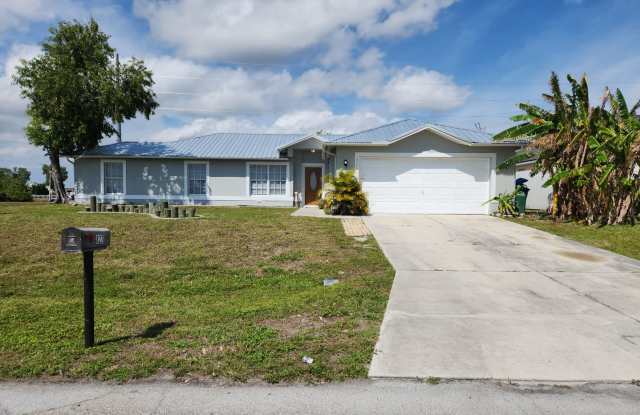 827 NE 23rd Ter photos photos