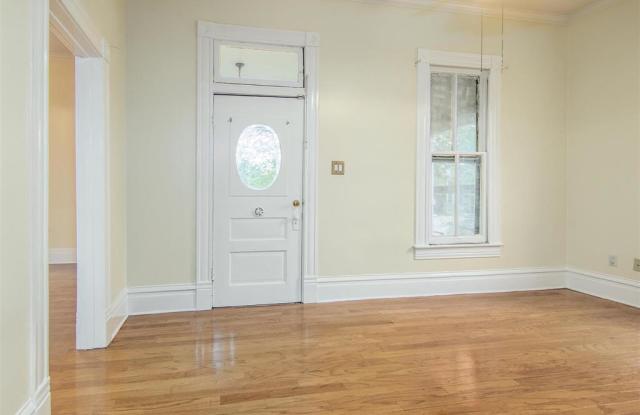 1506 Everett Street Gallery 2