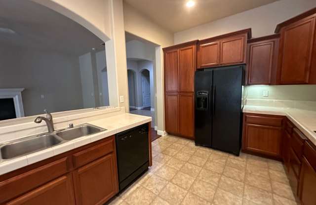 4 Bedroom Single Story Home in Gated Community Gallery 3