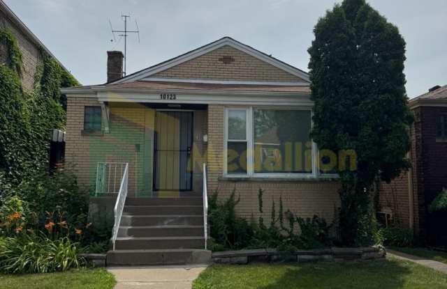 Brick Bungalow 4 bed 2 bath + Bonus area in basement photos photos