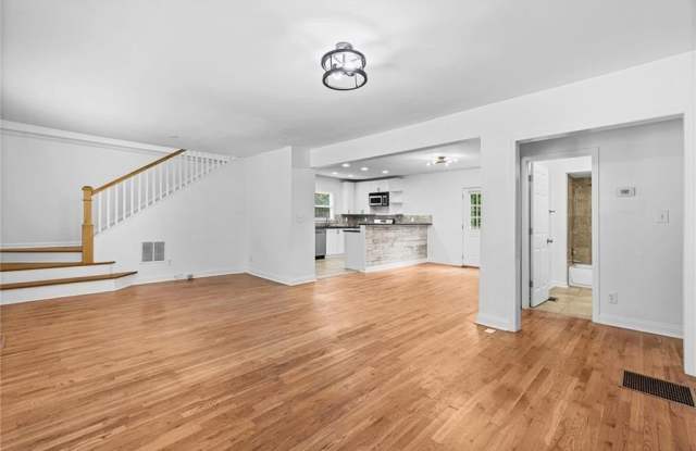 2429 Claude Street NW Gallery 3