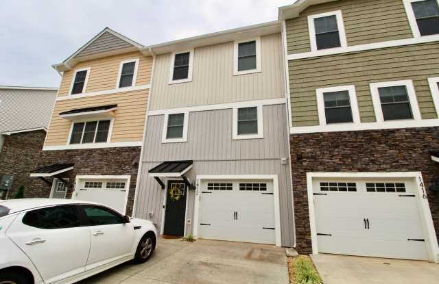 Popular Congers Creek town home with a fenced yard! Lots of Storage and Garage photos photos