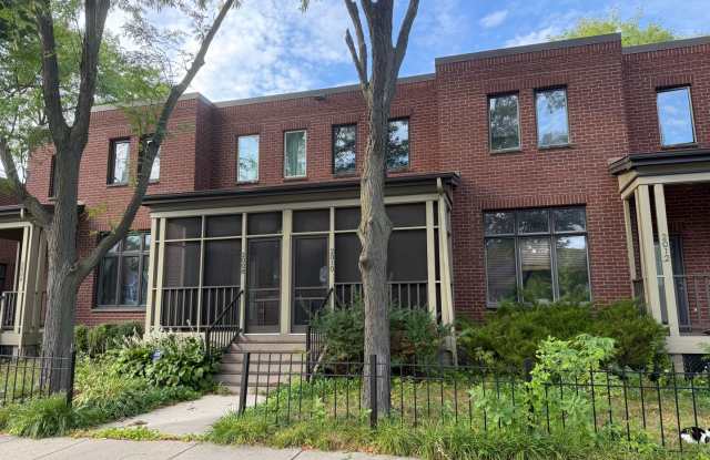 A Cozy City Retreat With Heated Parking Gallery 1