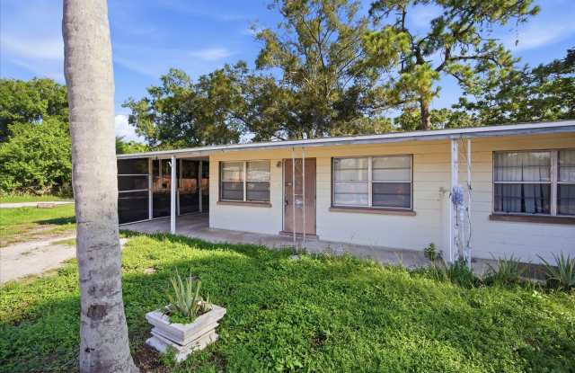 Cozy 1-Bedroom Corner Unit with Large Yard! Gallery 4