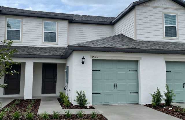Cozy 2 Bed/2.5 Bath Townhome FOR RENT in the Hamlets of Tavares Community! photos photos