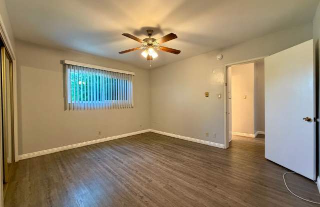 UPDATED TWH ON CUL-DE-SAC w/POOL, Covered Parking and Coin less Laundry Gallery 4