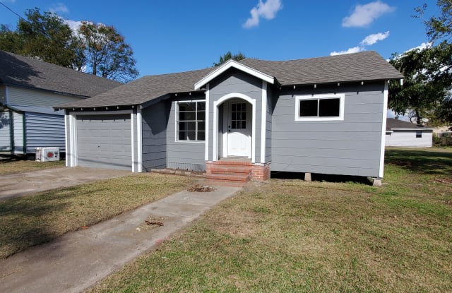 120 10th Street - 120 N 10th St, Nederland, TX 77627