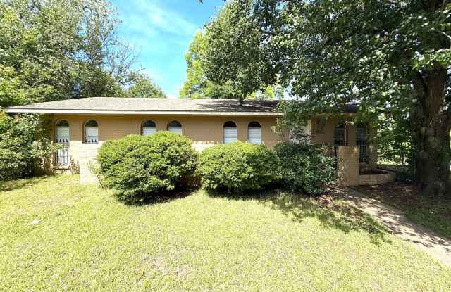 ** 4 Bed 1.5 Bath located by lagoon park ** Call 334-366-9198 for a self tour photos photos ** 4 Bed 1.5 Bath located by lagoon park ** Call 334-366-9198 for a self tour photos photos