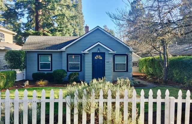 Charming Cottage in First Addition in Lake Oswego! photos photos