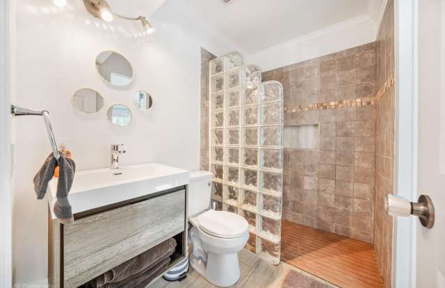 2533 Bessie Street photos photos