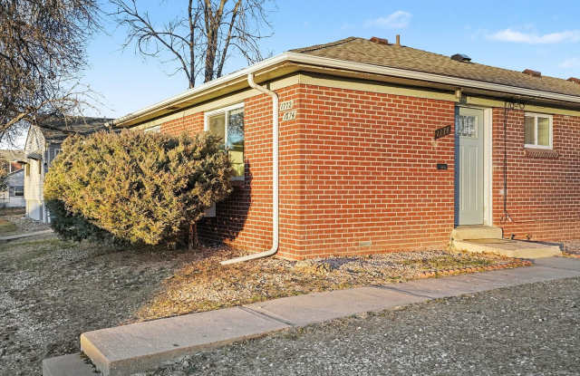 Conveniently Located 2BR with Large Yard photos photos