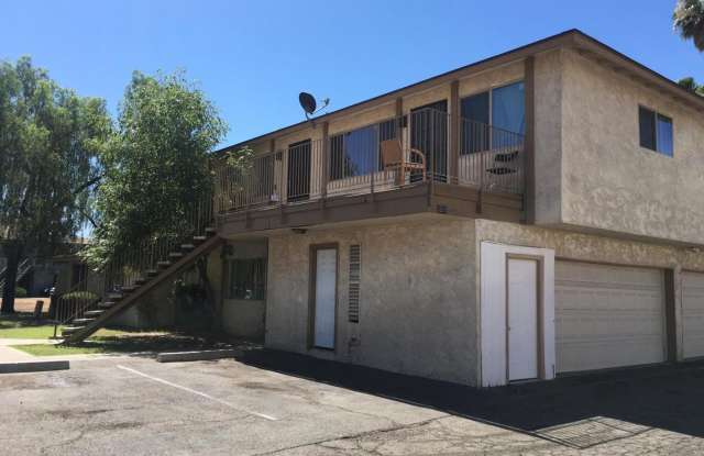 2 BEDROOM 1 BATH UPSTIARS UNIT WITH BALCONY FRONT AND BACK photos photos