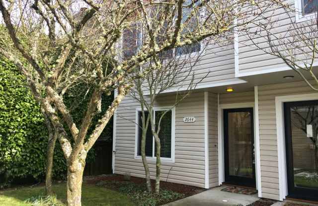 West Seattle Fantastic 3bd 1.5 bath Townhome - Walkers Paradise! photos photos