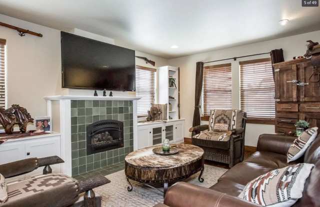 Beautiful Fully Furnished 4 Bed 3 Bath Home Gallery 4