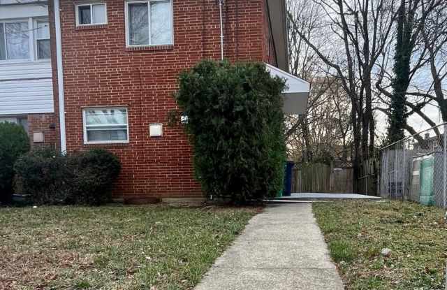 Lovely 4 BR/2.5 BA EOG Townhome in Temple Hills! - 2803 Keating Street, Hillcrest Heights, MD 20748