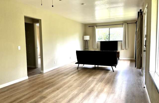 15-2737 Aku Street - Back Gallery 4
