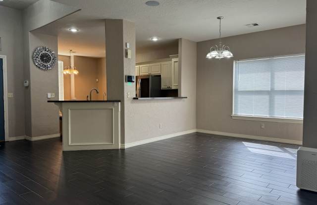 4413 NW Wolf Creek Blvd - HOT NEW LISTING! Gallery 4