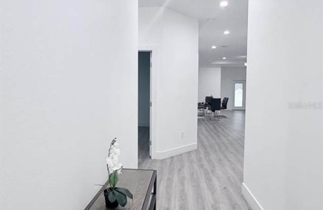 1409 W WOOD Street Gallery 3