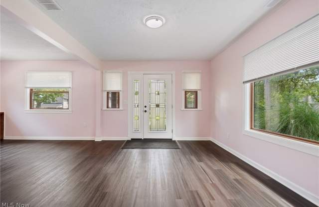 219 N Jefferson Street Gallery 2