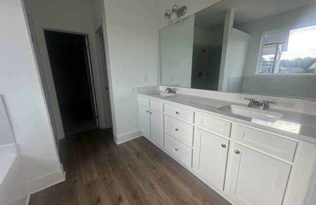 1551 Lake Dr Gallery 3