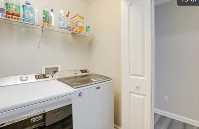 Room in 4 Bedroom Home at Woodstone Dr photos photos