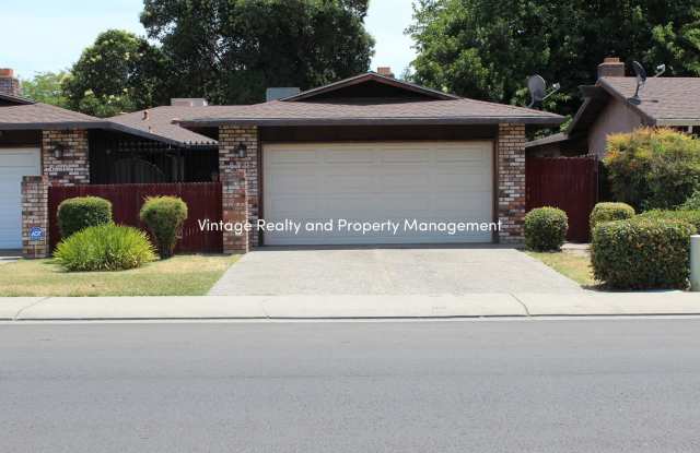 Updated 2 Bedroom Duplex Ready To Go!!! photos photos