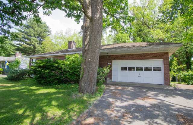 ±1,150 SF 3 BR Ranch in South Colonie School District photos photos