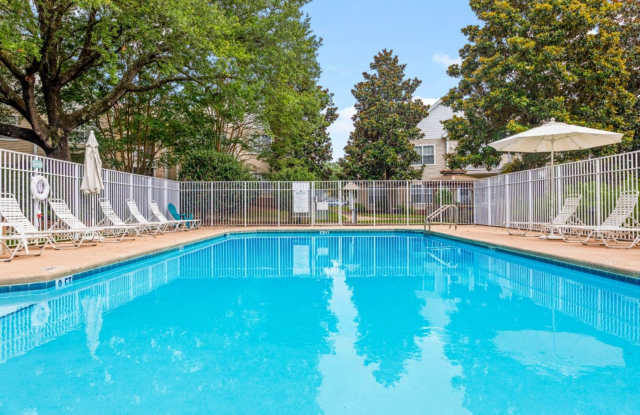 Second Floor Unit at The Oaks! photos photos