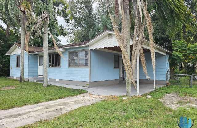 2 Bed | 1 Bath Home Available for Rent in Lakeland with BONUS DEN ! *Move-in Special* Gallery 3