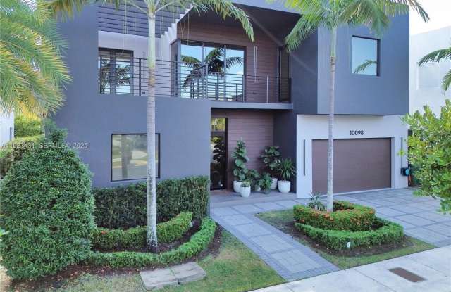 10098 NW 74th Ter - 10098 Northwest 74th Terrace, Doral, FL 33178