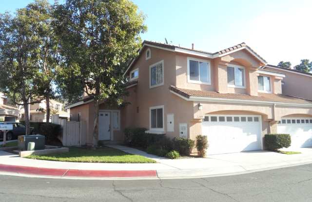 End-Unit 3BR 2.5BA Townhome w/ 2 Car Attached Garage photos photos