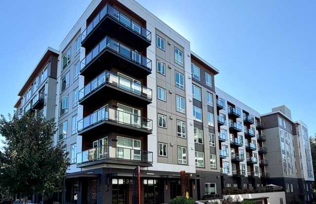 1 Bed + Den / 2 Bath Totem Lake Condo in Kirkland $2,595/month Gallery 1