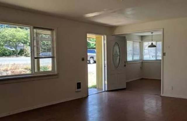618 Edmonds Way Gallery 4