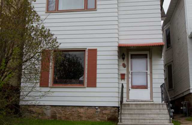 JUNE 2026 - Duluth MN 4 Bedroom - 2 Bath - 1 Car Garage - On the bus line for UMD and CSS photos photos