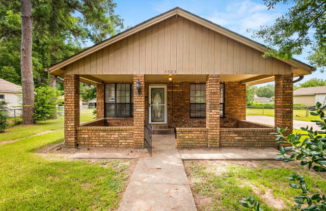 Check Out this 2 bed 1 bath in Alexandria - 5523 Jube Street, Alexandria, LA 71301