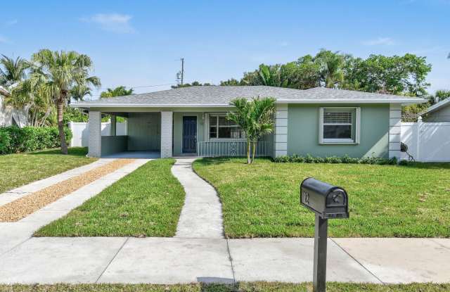Beautifully maintained 2-bed/2-bath single-family residence is available for rent in one of West Palm Beach’s most convenient and desirable neighborhoods. - 12 Wellesley Drive, Lake Worth, FL 33460