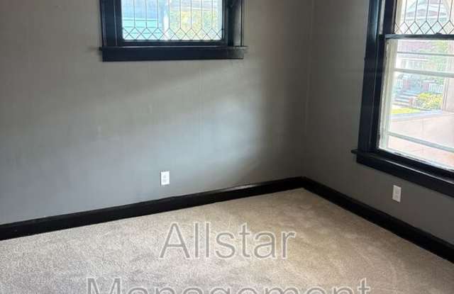 11909 Parkhill Avenue Gallery 3
