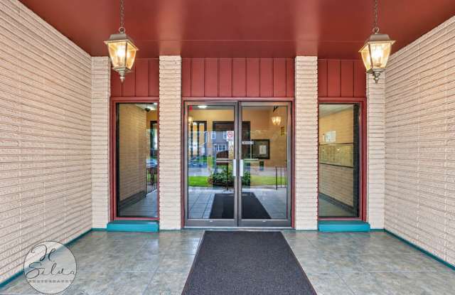 131 W Ellis Avenue Gallery 2
