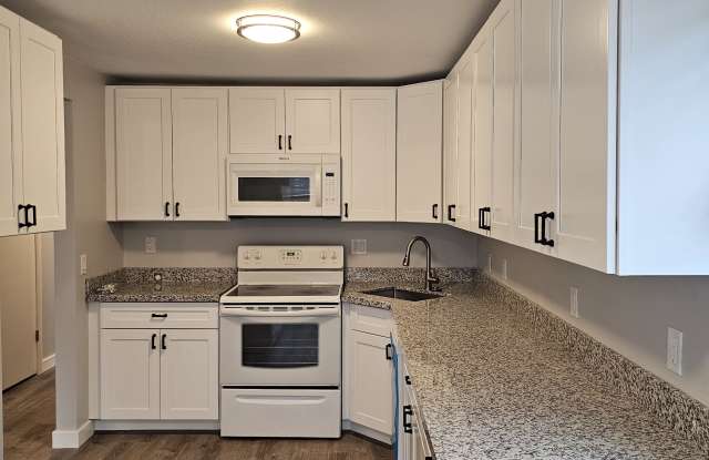 813 North RIverside Drive - C photos photos