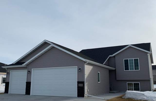 Gorgeous 3 Bed, 2 Bath Home with Triple Attached Garage! photos photos