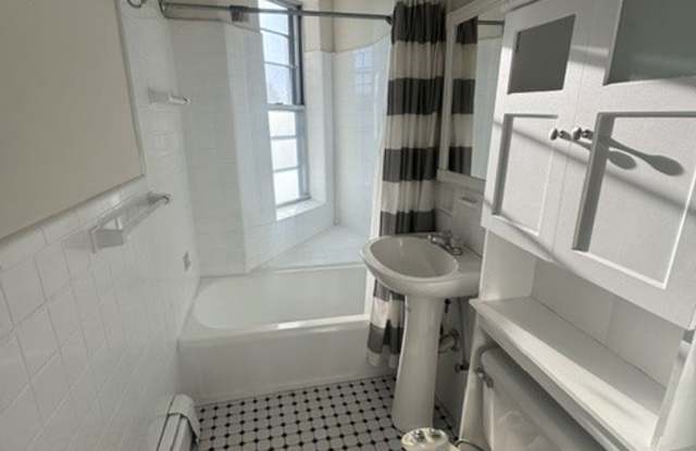 $2,400 Brighton 1-Bedroom Near Cleveland Circle | Heat & Hot Water Included | Available Now Gallery 4