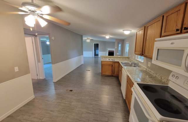 Charming 3-Bedroom, 2-Bath Home with Fenced Yard ! photos photos
