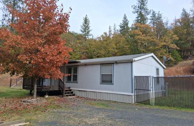 Peaceful Country Home - 2170 Oregon 238, Jackson County, OR 97530
