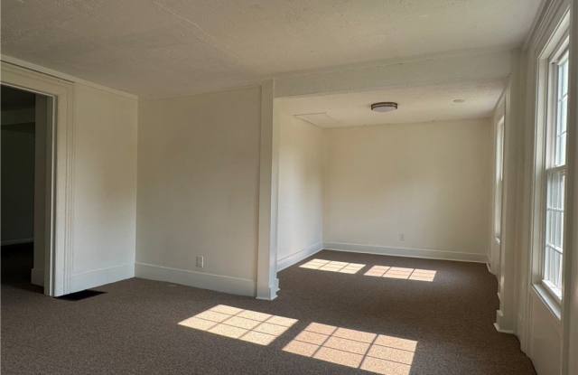 5192 Darrow Road Gallery 3