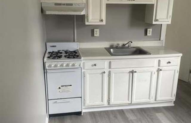 139 Laurel Avenue - 139 Laurel Avenue, Kearny, NJ 07032
