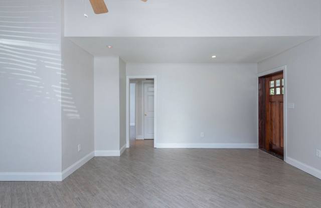 Charming Bungalow in Prime South Tampa – Plant High School District! Gallery 4