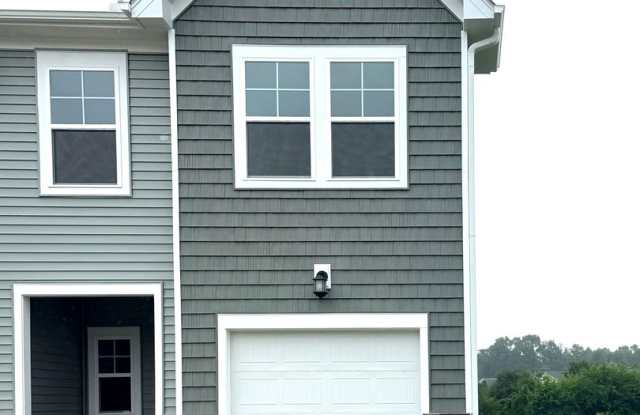 ~~ Luxurious End Unit 3-bedroom Townhome ~~ photos photos