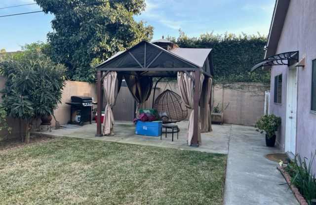 Private 2-Bedroom Rear House | Private Backyard + Patio | In-Unit Laundry. Gallery 1